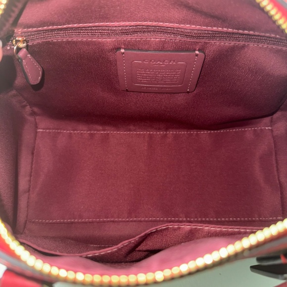 Leather Coach Rowan Satchel Brown crafted Signature-coated canvas lining. - Picture 4 of 12